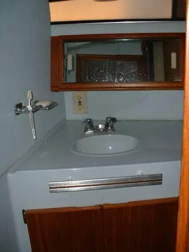 Slide: The Image of Sea Ray 340 Sedan 1987 - 5
