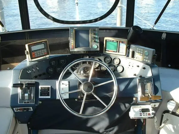 Slide: The Image of Sea Ray 340 Sedan 1987 - 7
