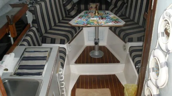 Slide: The Image of Luhrs/Alura 30 Alura Classic 1989 - 6
