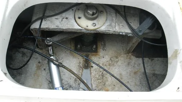 Slide: The Image of Luhrs/Alura 30 Alura Classic 1989 - 7
