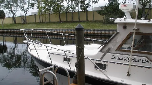 Slide: The Image of Luhrs/Alura 30 Alura Classic 1989 - 8