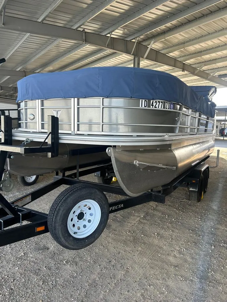 Slide: The Image of Forest River 22LE 2022 - 10