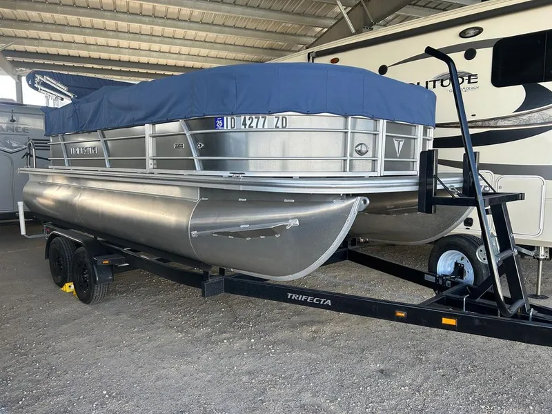 Slide: The Image of Forest River 22LE 2022 - 15