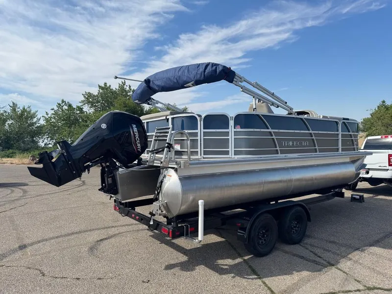 Slide: The Image of Forest River 22LE 2022 - 17