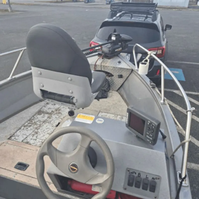 Slide: The Image of Crestliner Canadian 2004 - 2