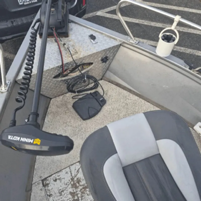 Slide: The Image of Crestliner Canadian 2004 - 3