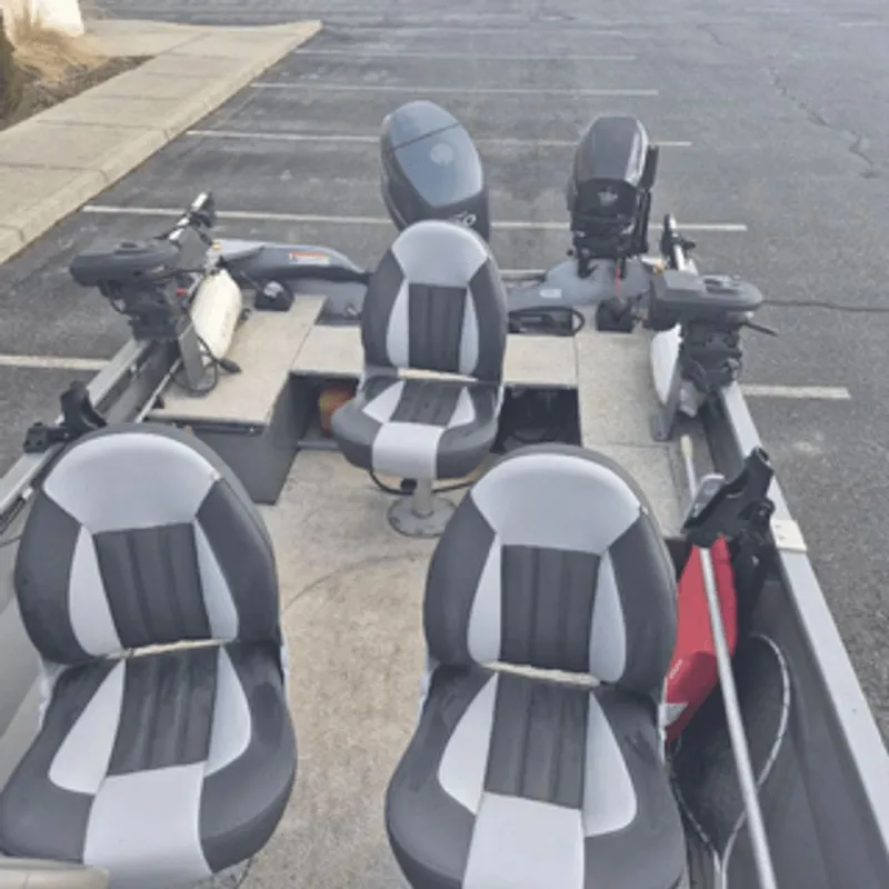 Slide: The Image of Crestliner Canadian 2004 - 4