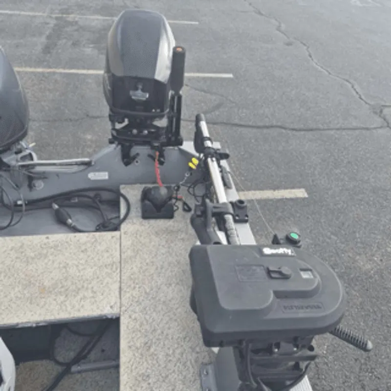 Slide: The Image of Crestliner Canadian 2004 - 5