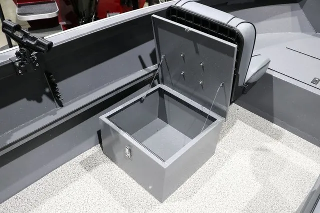 Slide: The Image of Alumaweld Adventurer 18 2026 - 13