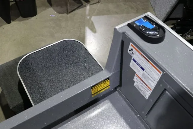 Slide: The Image of Alumaweld Adventurer 18 2026 - 23