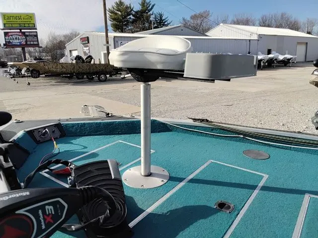 Slide: The Image of Lowe 170 1998 - 4