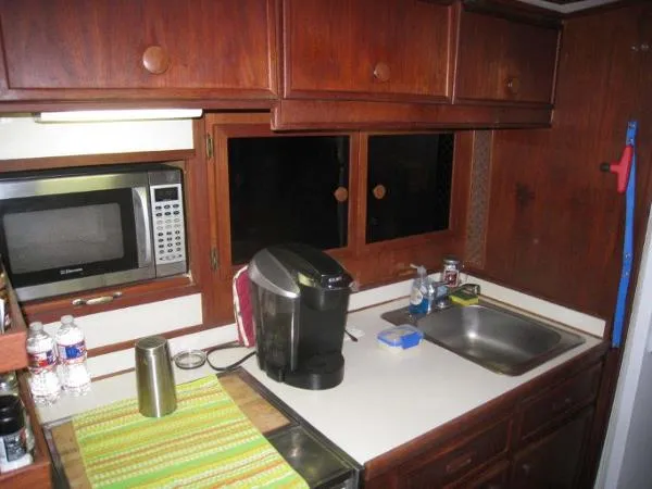 Slide: The Image of Uniflite Aft Cabin 1982 - 10