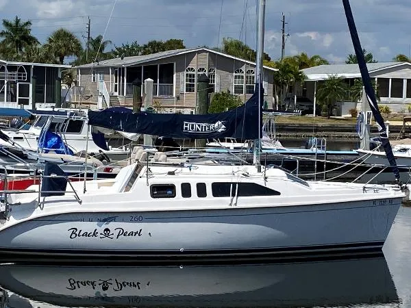 Slide: The Image of Hunter 260 Sloop 2001 - 0
