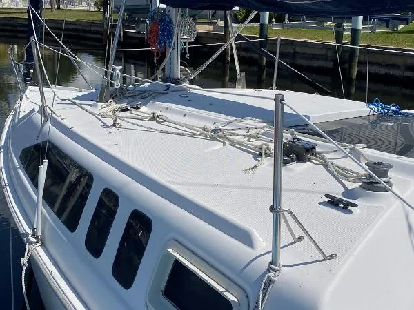 Slide: The Image of Hunter 260 Sloop 2001 - 1