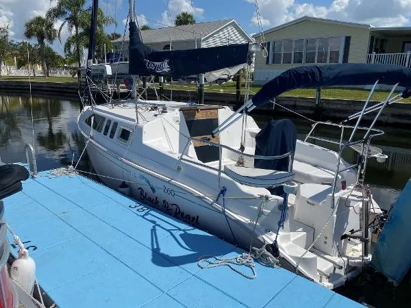 Slide: The Image of Hunter 260 Sloop 2001 - 2