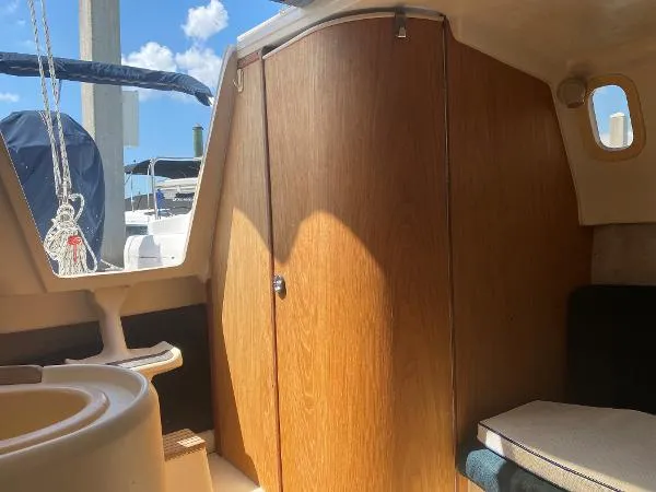 Slide: The Image of Hunter 260 Sloop 2001 - 8
