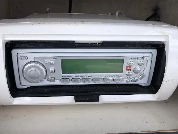 Slide: The Image of Seaswirl 2101 Center Console O/B 2002 - 10