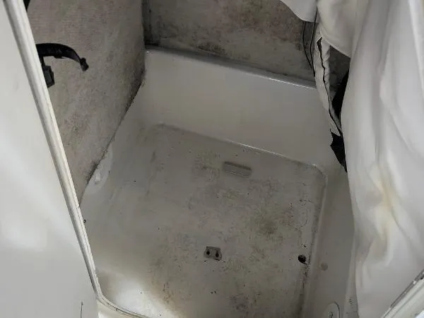 Slide: The Image of Seaswirl 2101 Center Console O/B 2002 - 11