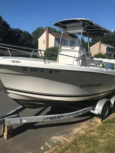 Slide: The Image of Seaswirl 2101 Center Console O/B 2002 - 3
