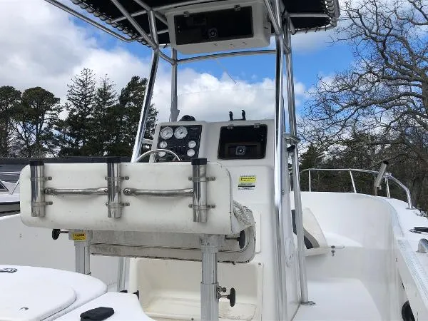 Slide: The Image of Seaswirl 2101 Center Console O/B 2002 - 4