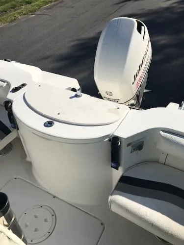Slide: The Image of Seaswirl 2101 Center Console O/B 2002 - 6