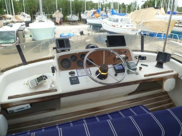 Slide: The Image of Mainship MK III 1984 - 10