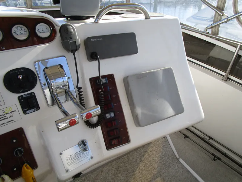 Slide: The Image of Silverton 422 Motor Yacht 1999 - 11