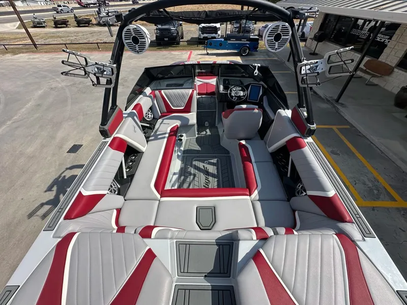 Slide: The Image of Tigé 23RZX 2021 - 10