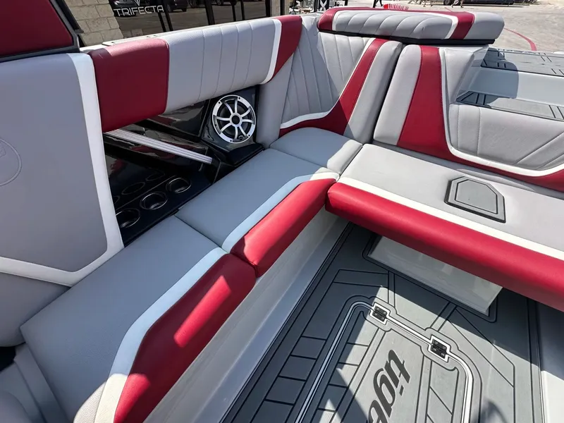 Slide: The Image of Tigé 23RZX 2021 - 11