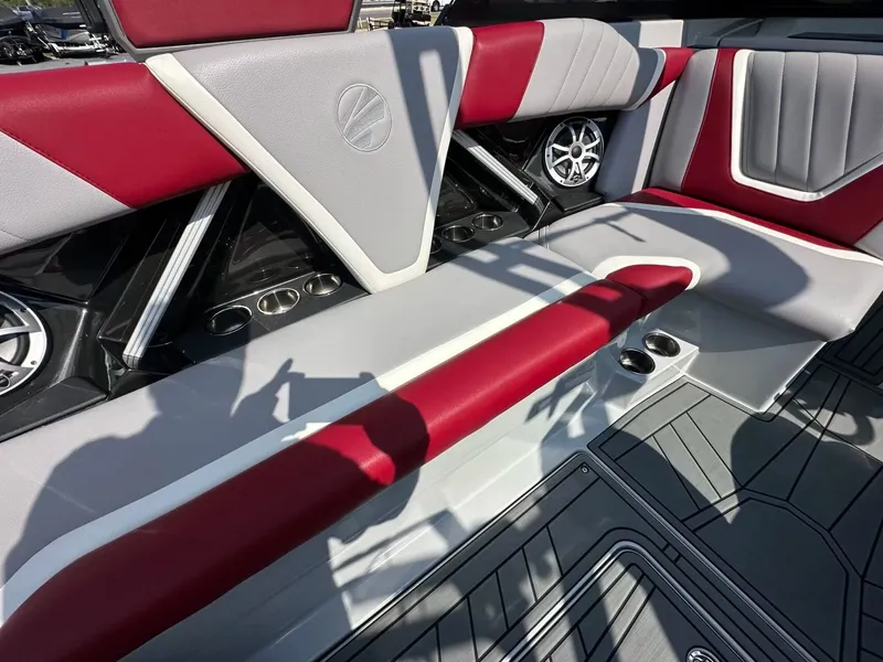 Slide: The Image of Tigé 23RZX 2021 - 14