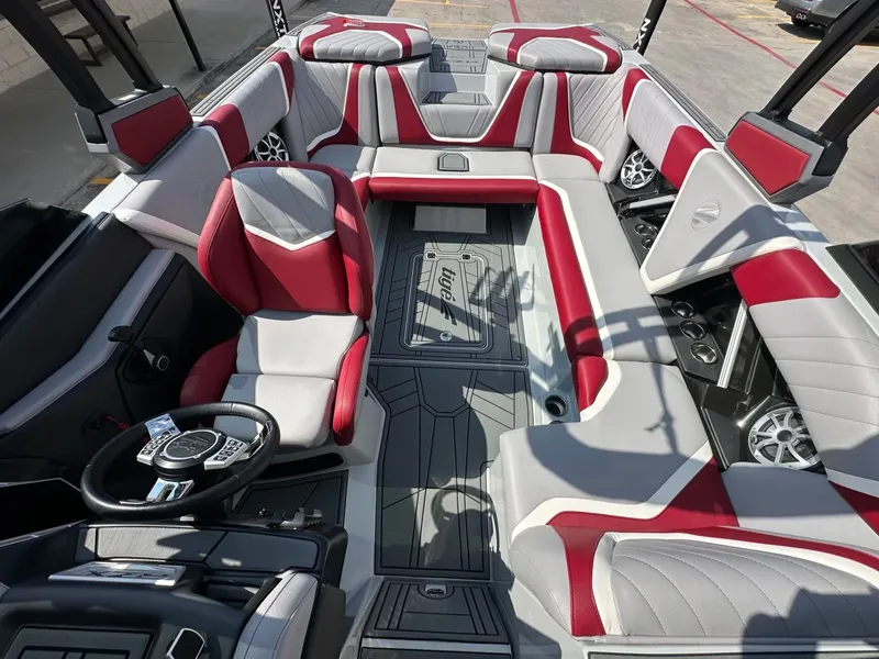 Slide: The Image of Tigé 23RZX 2021 - 24