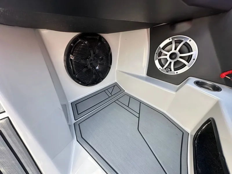 Slide: The Image of Tigé 23RZX 2021 - 27