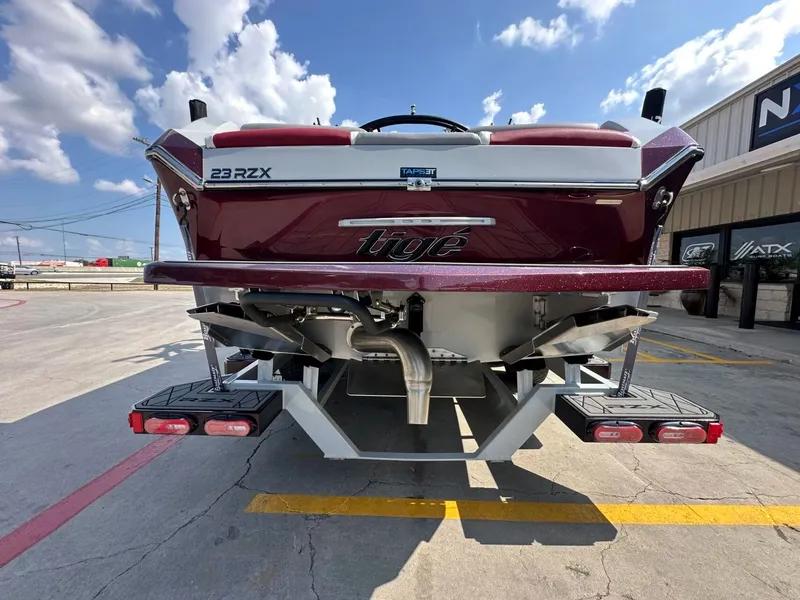 Slide: The Image of Tigé 23RZX 2021 - 3