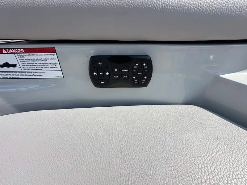 Slide: The Image of Tigé 23RZX 2021 - 30