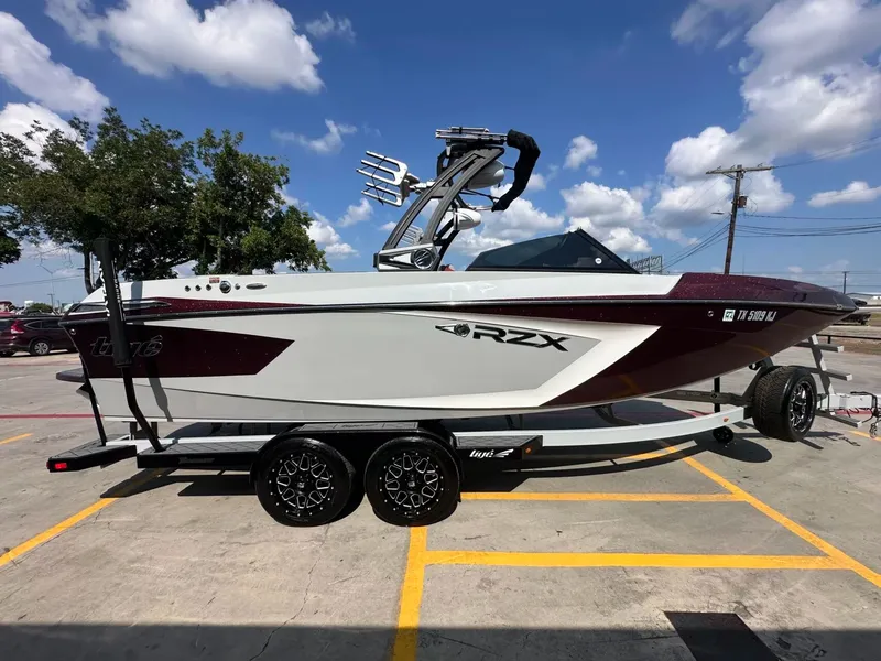 Slide: The Image of Tigé 23RZX 2021 - 5