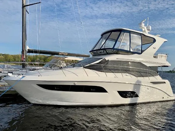 Slide: The Image of Sea Ray 460 Fly 2017 - 1