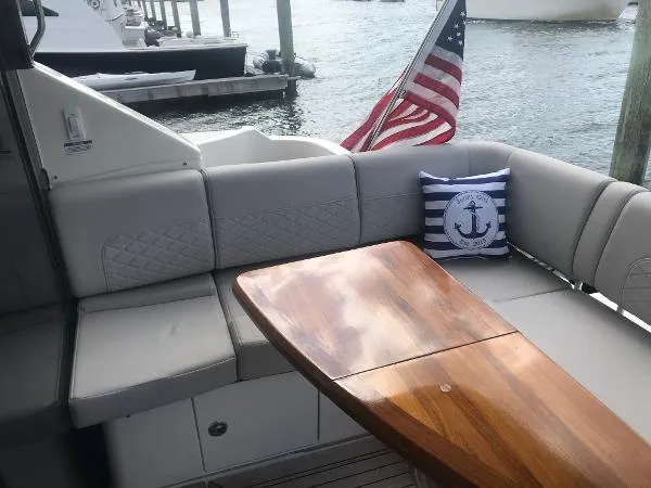 Slide: The Image of Sea Ray 460 Fly 2017 - 11