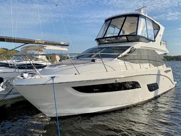Slide: The Image of Sea Ray 460 Fly 2017 - 2