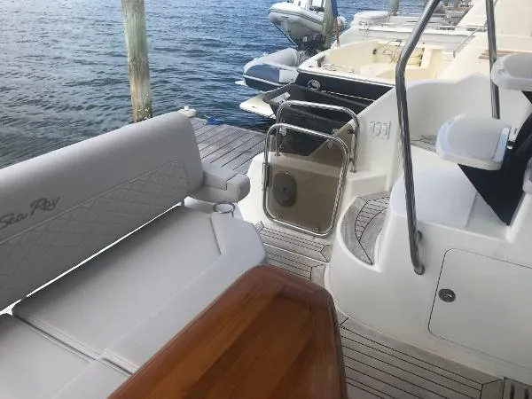 Slide: The Image of Sea Ray 460 Fly 2017 - 9