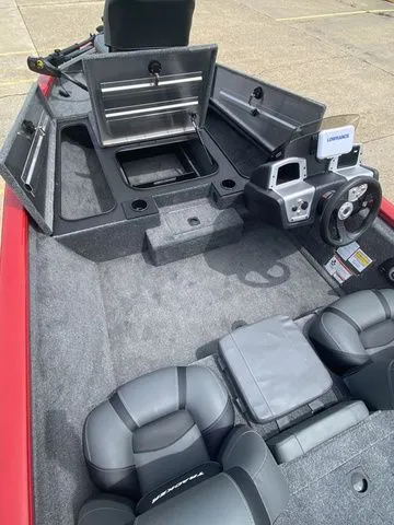 Slide: The Image of Tracker Pro Team 175 TXW 2026 - 13