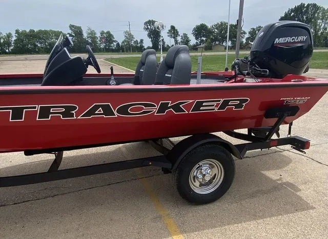 Slide: The Image of Tracker Pro Team 175 TXW 2026 - 16