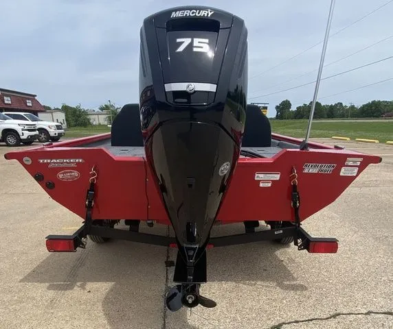 Slide: The Image of Tracker Pro Team 175 TXW 2026 - 17