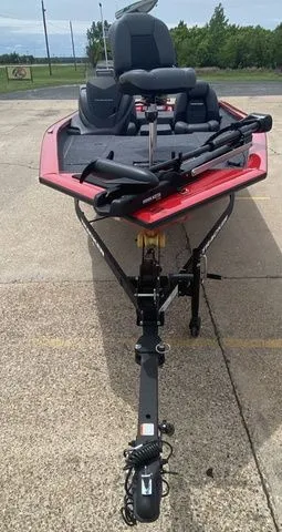 Slide: The Image of Tracker Pro Team 175 TXW 2026 - 19