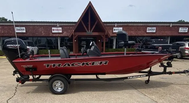 Slide: The Image of Tracker Pro Team 175 TXW 2026 - 3