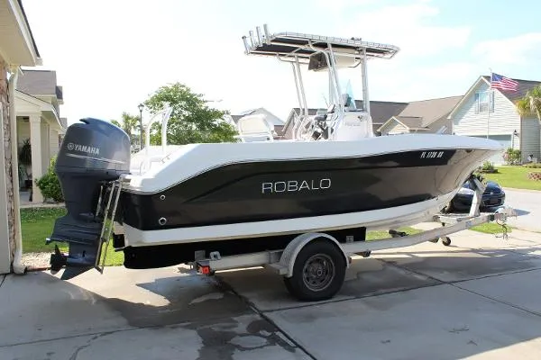 Slide: The Image of Robalo R200 Center Console 2012 - 11