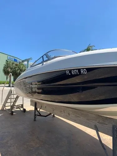 Slide: The Image of Stingray 214 LR 2016 - 2
