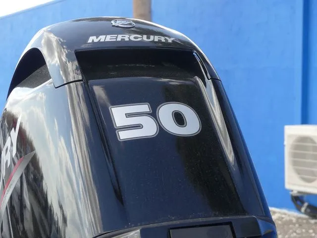 Slide: The Image of Tracker Pro 170 2026 - 10