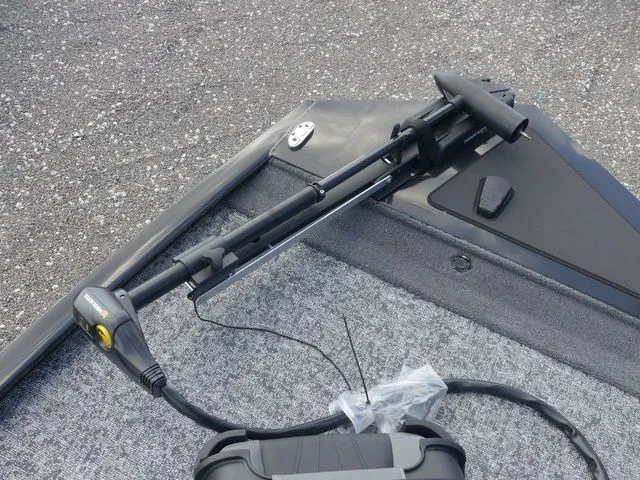 Slide: The Image of Tracker Pro 170 2026 - 13