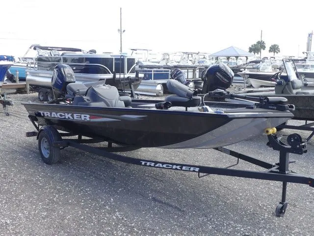 Slide: The Image of Tracker Pro 170 2026 - 3