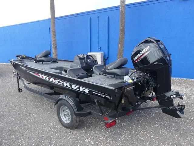 Slide: The Image of Tracker Pro 170 2026 - 6